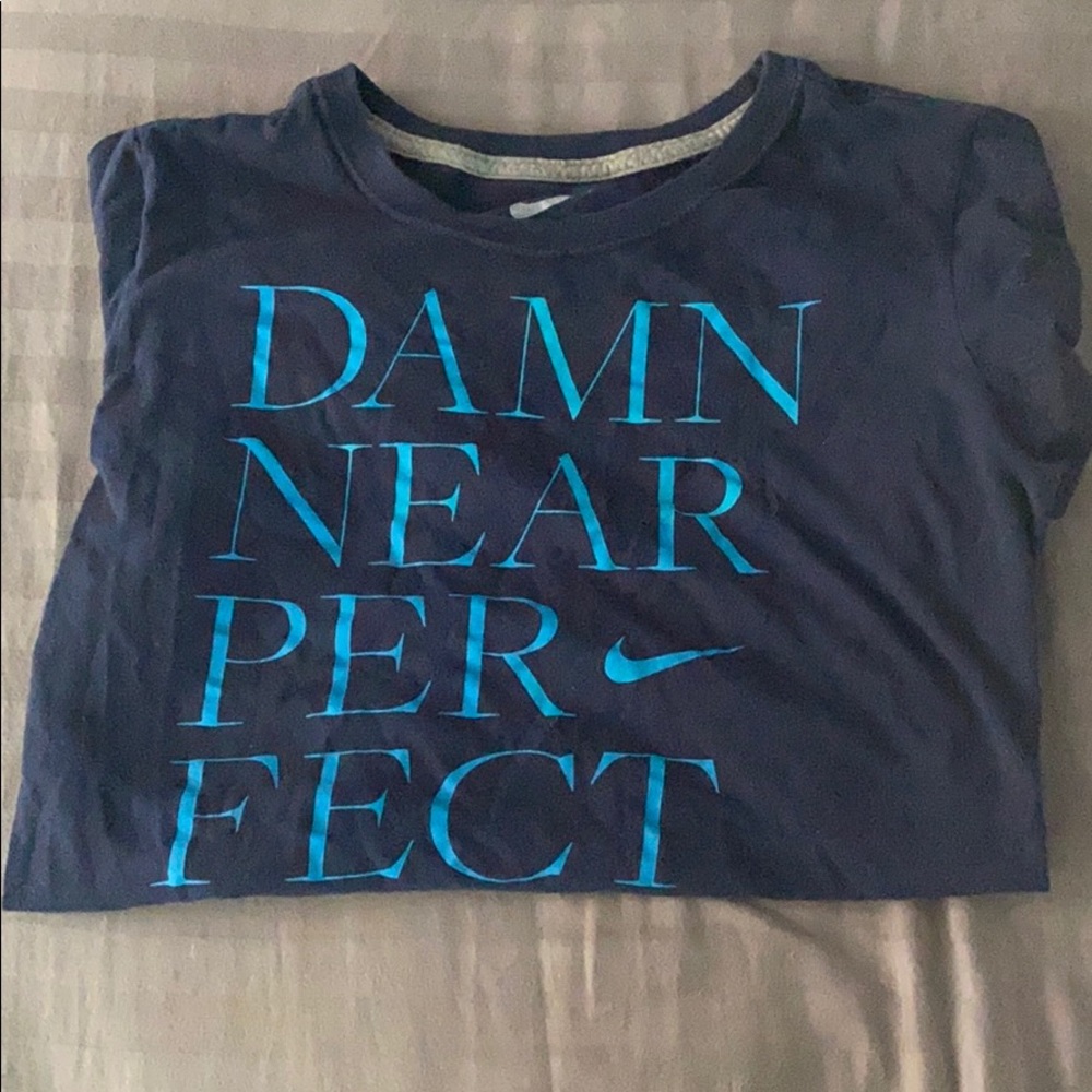 Shirt sleeve Nike tee
